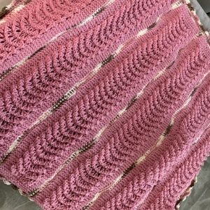 Handmade knitted & crochet 🧶 blanket
Dusty rose🌹
